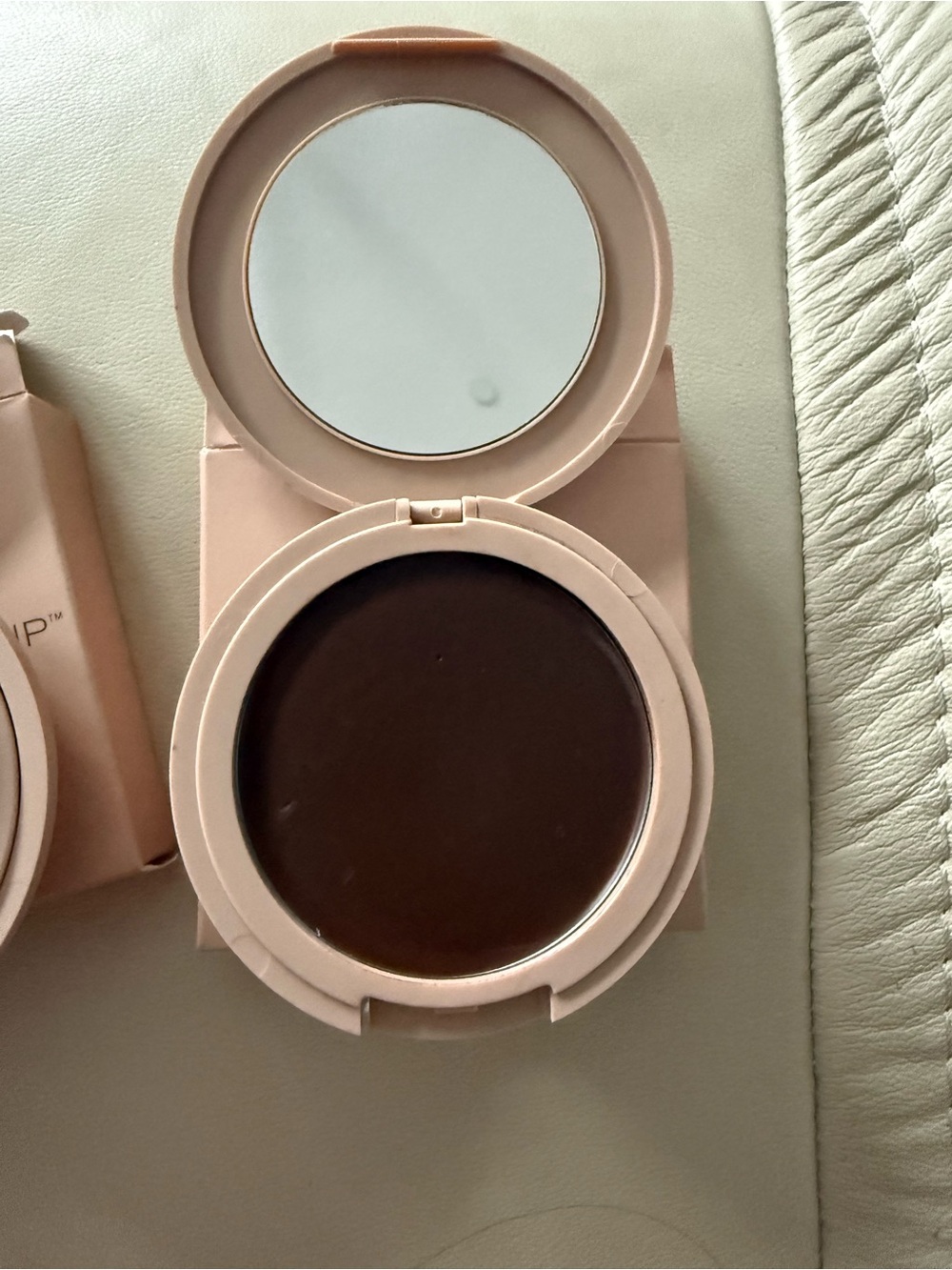 No Makeup Makeup - Foundation - Picture 4 of 5